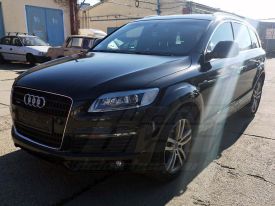 Audi Q7 autófóliázás: Avery gloss metallic black cb1600001 autó fóliával 3