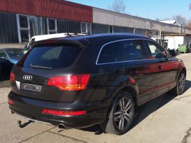 Audi Q7 autófóliázás: Avery gloss metallic black cb1600001 autó fóliával 7