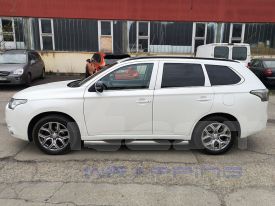 Mitsubishi Outlander autófóliázás: Avery Gloss pearl white cb1610002 autó fóliával 6
