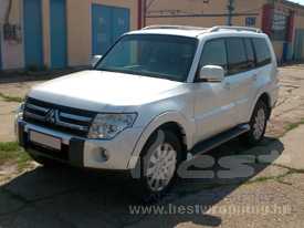 Mitsubishi Pajero autófóliázás: Avery gyöngyházfehér autófóliázás 03